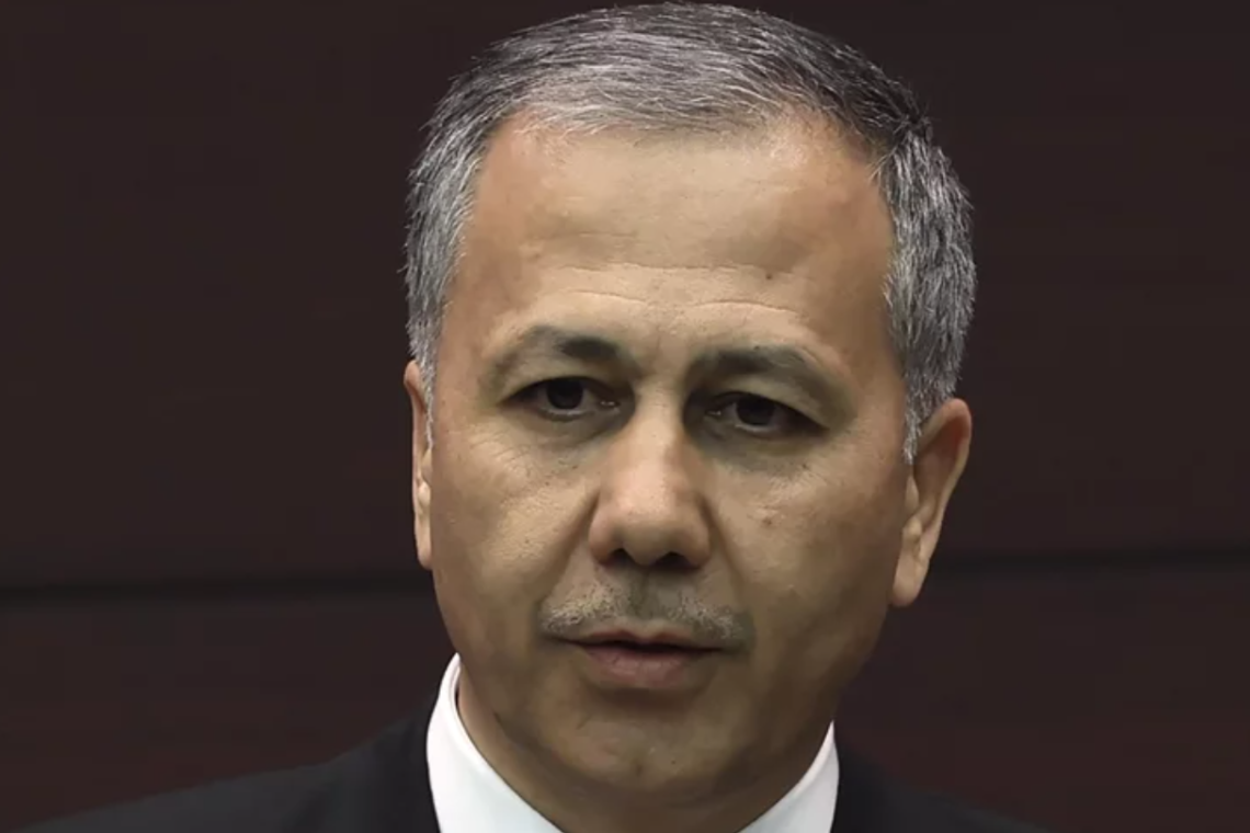وزير الداخلية التركي: تسجيل 51 هزة ارتدادية في إسطنبول بعد الزلزال، وكان أكبرها بقوة 5.9 درجة.